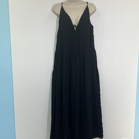 ASTR the label - Lizbeth Black Spaghetti Strap Tied Back Maxi Dress Size Medium - Picture 2 of 12